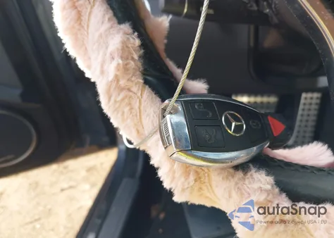 2013 Mercedes-Benz C 250 Sport z USA, uszkodzony, nr VIN WDDGF4HB1DG083385